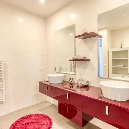 Le Jean Jaures - Refait A Neuf, Lumineux, Long Balcon, Jolie Vue, Wifi, Cœur Vieux-nice Apartment *